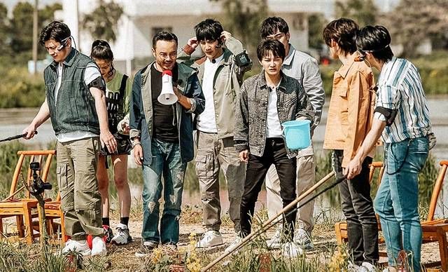  捕鱼|王一博现身成赛车手、林允钱枫成CP？《天天向上》变实现梦想秀