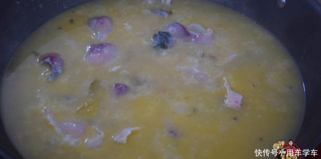 详细|酸菜鱼讲解最详细的家庭做法,汤白肉嫩做法讲究,一大盘不够吃