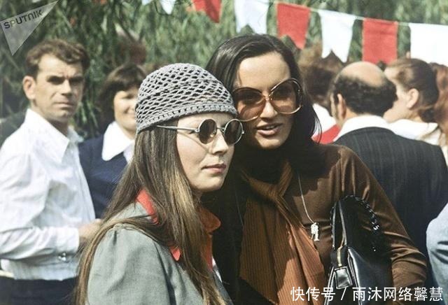 惬意|苏联青年男女罕见彩色老照片：都非常热爱运动，生活也十分惬意