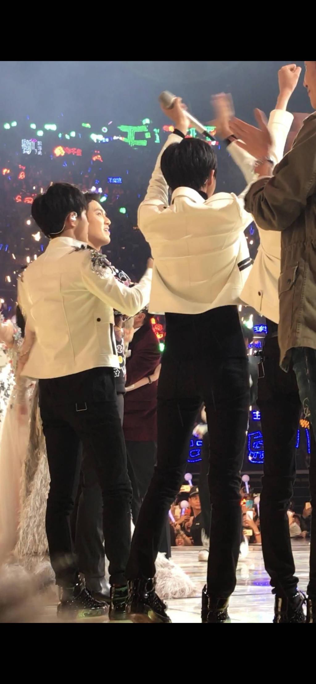  致命|长腿王俊凯的致命警告，“腿精”上线请签收