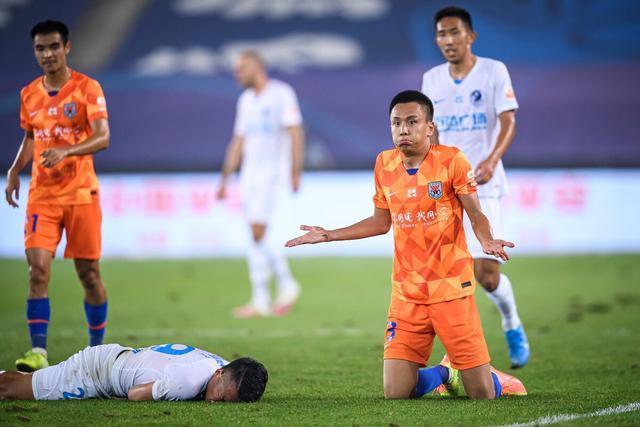 刘洋|感谢刘洋致命失误!鲁能终于输一场,李霄鹏送大连人中超首胜