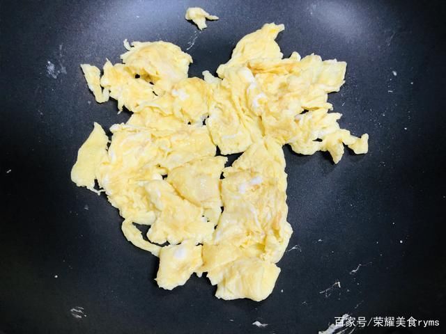 下饭|又是到了吃菌类的时候了，用“菇中皇后”做好吃的，下饭特别棒