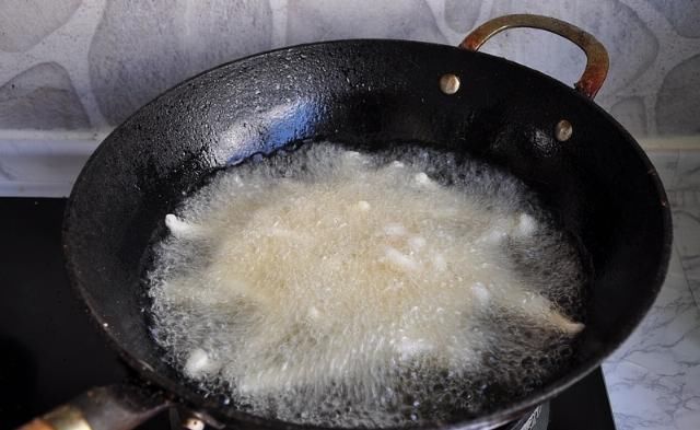 菌菇|初秋，这个菜可以排上日程上餐桌了，又香又酥脆，会管不住嘴的