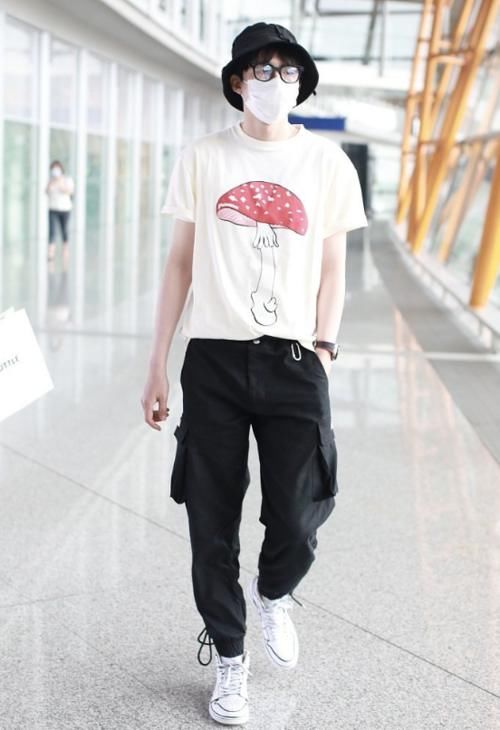 国际|初秋工装裤不会穿？刘昊然LV泼墨套装，高级又国际范十足