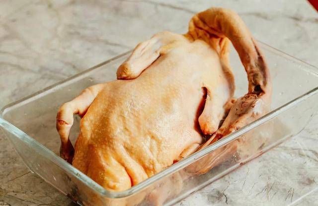  糯米|满汉全席一道菜，在鸭肚里装糯米，鸭肉不干不柴，好吃有颜值