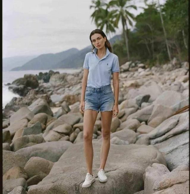 今夏|别再穿T恤了,今夏超流行的“短袖”长这样