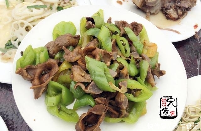 农村|农村330元一桌的宴席，鸡鸭鱼肉都有，利润在哪？