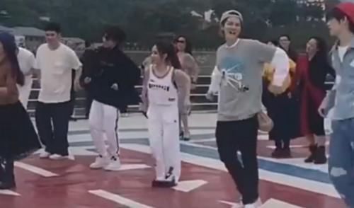  笑点|鹿晗又一档综艺被路透，站在一旁的女嘉宾，我没看错吧