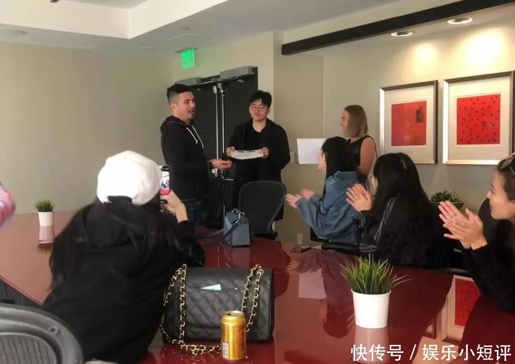 seating的工作|时装周实习生如何应付那些来看秀的“妖魔鬼怪”?