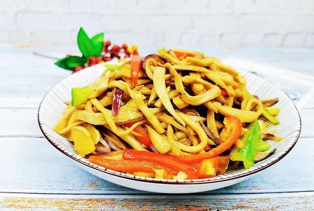  米饭|超下饭的辣炒杏鲍菇，够辣够香，你能吃几碗米饭