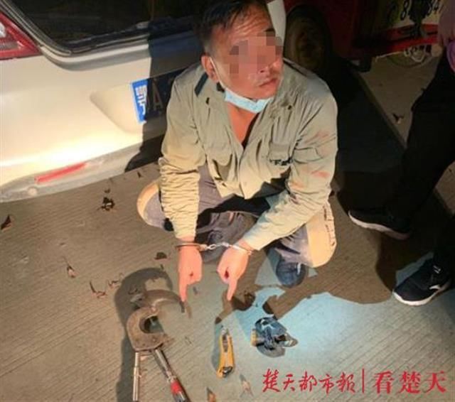 落网|电缆线堆在地下车库,多人组团偷盗落网