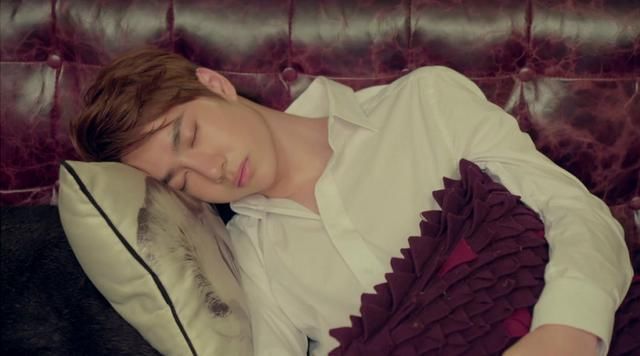  王一博|王一博凭一部剧翻身，从爱豆蜕变成演员，如今又一部剧走出国门！