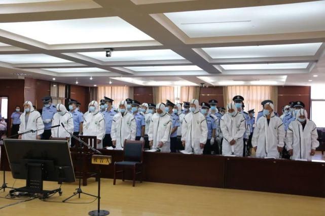 涉嫌|涉嫌8项罪名44起犯罪事实 沈某扣等34人涉黑案在区法院开庭审理