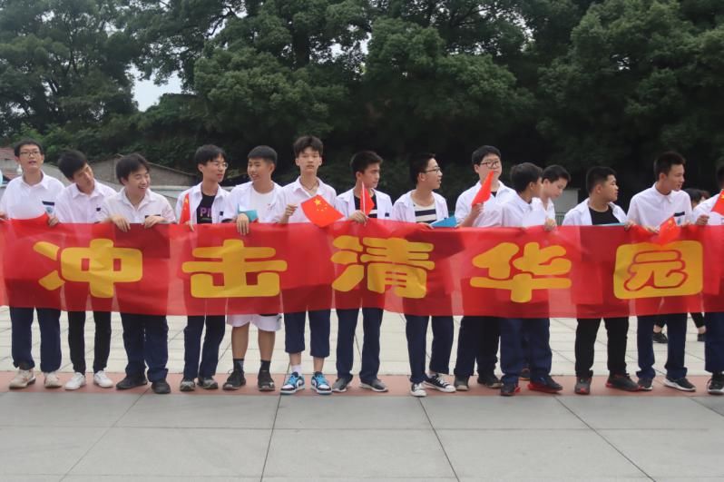  送考|乘风破浪高考日 盘点常德市二中爱心送考的那些美好画面！