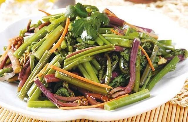  美味|酸菜，牛肉，蕨菜，鲫鱼汤的做法送你啦，好吃美味，值得一做