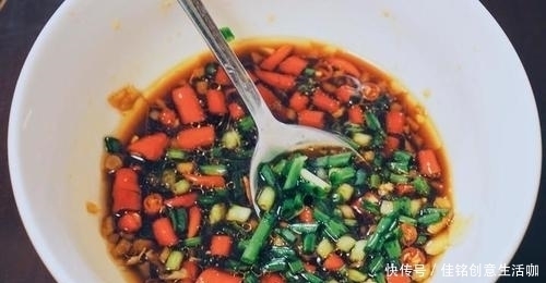 加上|它是猪蹄腥味的“克星”,不管猪蹄怎么做,加上一把,肉嫩无腥味