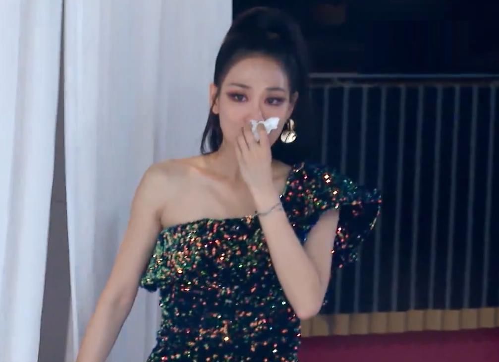  次公演后|《乘风破浪的姐姐》沈梦辰淘汰王霏霏自责，吴昕冲出现场，万茜厉害了