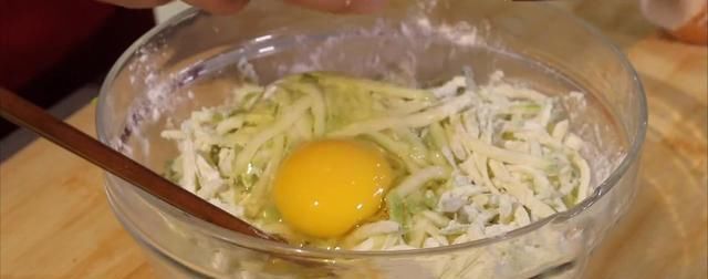 老少皆宜|早餐饼西葫芦鸡蛋饼,味道鲜美,老少皆宜,做法简单又省事、快捷