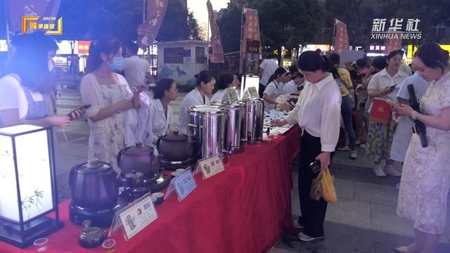 中药制酸梅汤、“中医夜市”……中医药靠什么“拿捏”年轻人？2023