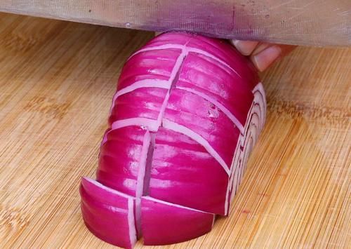  解馋|洋葱里加入4个鸡蛋，居然这么好吃，营养又解馋，比吃红烧肉还香