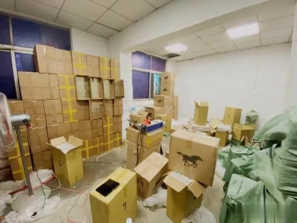 涉案|大岭山公安查获大批假冒名牌香烟，涉案金额高达七百多万元！