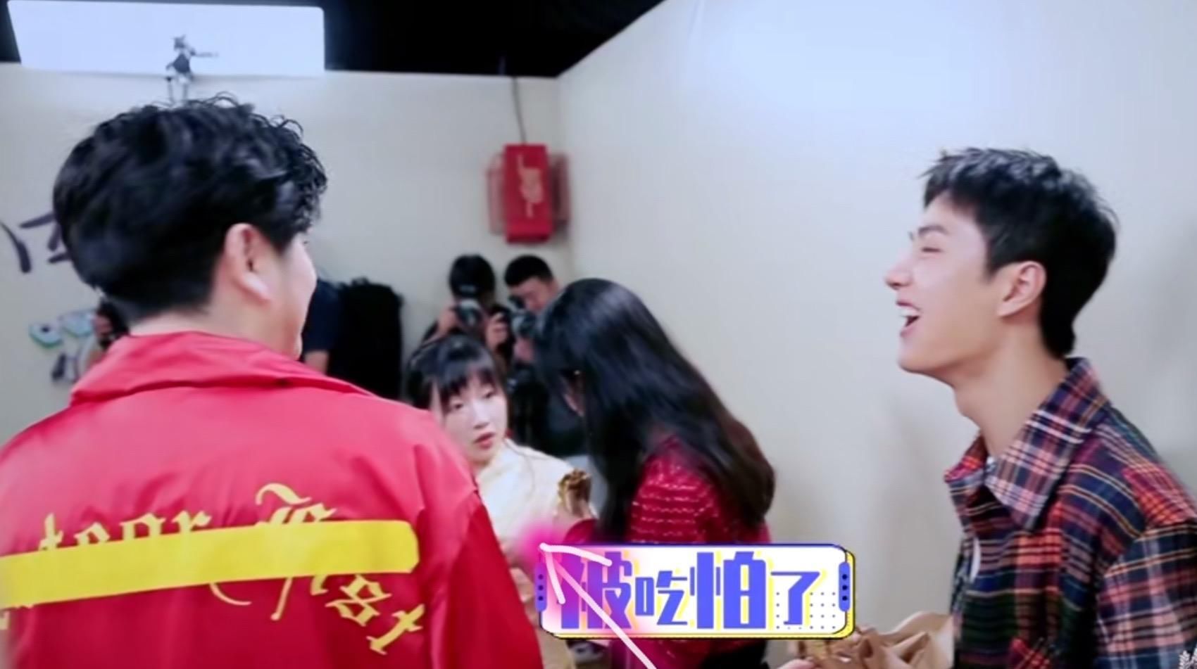  汤引|赵丽颖王一博同喝一碗汤引争议, 网友态度与张雪迎胡辣汤事件相反