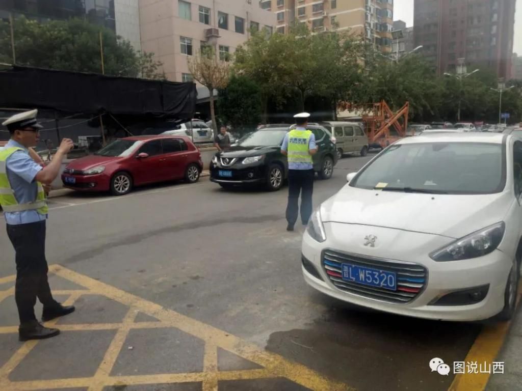乱停乱放|临汾夜间停车开始重点整治