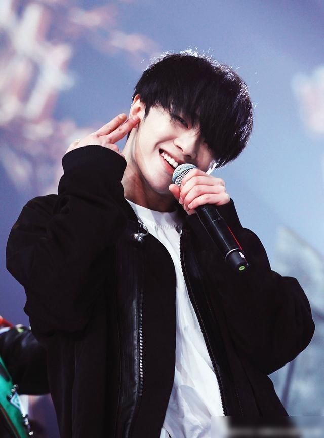  微笑|治愈系的微笑和干净清新的个性给你安利华晨宇