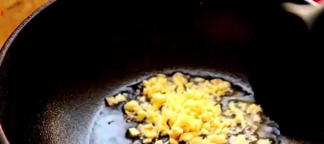  鲜嫩|鲤鱼还可以这样做，吃起来口感丰富，鲜嫩爽滑