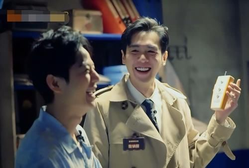  高端|明侦三子做客密逃，联手整蛊NPC，这才是高端玩法