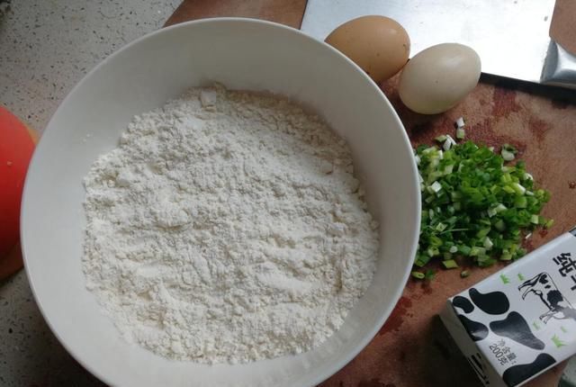  不用|面粉牛奶加鸡蛋，这会做这款家常软饼，早餐不用上外面买来吃