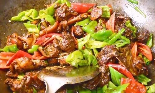  香辣|爆炒鸡块，一道香辣鲜美的家常菜，按照步骤学，也能做出饭店味道