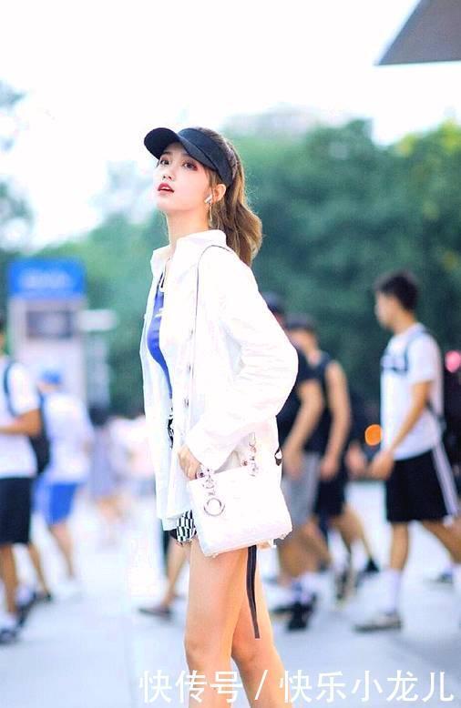  短裙|休闲显瘦的短裙，让人时尚起来，一般人比不了！