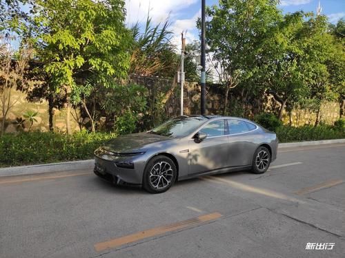 新能源汽车|买一辆概念车是什么感觉小鹏P7简单上手体验
