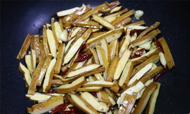 正合适|大葱和它是绝配,大火一炒,三两分钟就出锅,八月吃正合适