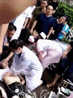  走路|突发！男子路口触电身亡，网友惊呼：走路都不安全了？官方回应...
