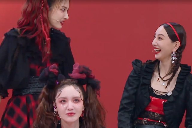  三公|《乘风破浪的姐姐》三公个人战燃炸, 万茜团为拉票拼了, 好能放得开