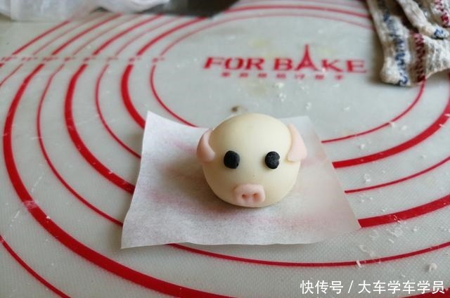 粉色面团|详细教你做出抖音里很火的母子猪馒头,让你新年红遍朋友圈!