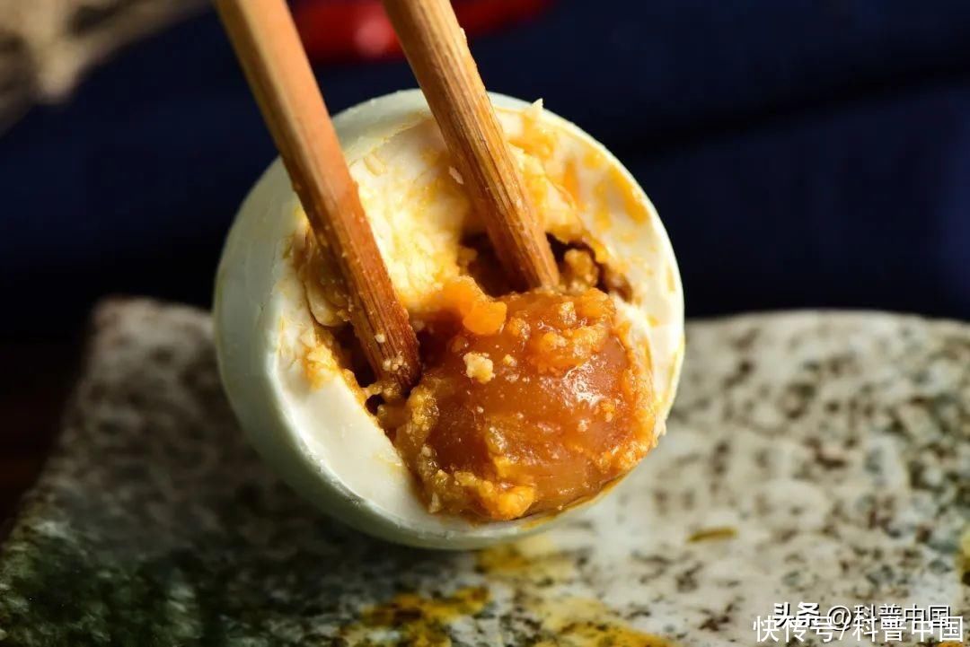 为什么腌鸭蛋会飘起来(为什么被“腌”的总是鸭蛋？原因竟然是……)