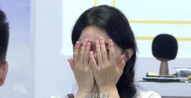  是因为|赵丽颖《中餐厅》崩溃大哭真相，原来是因为黄晓明冯伟卡斯柏离开