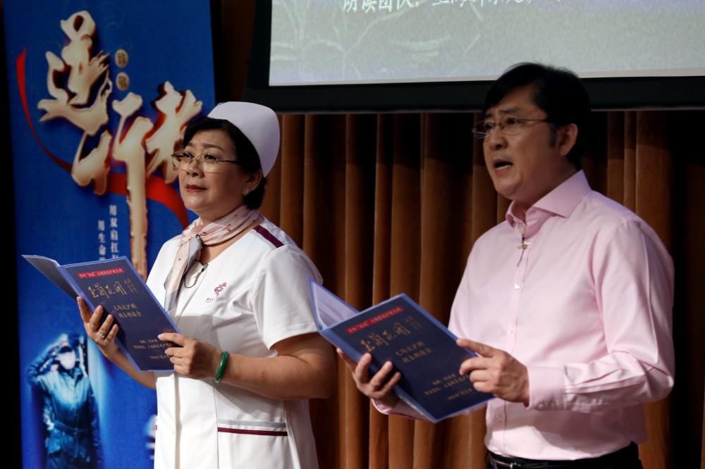  感恩|主持人叶惠贤甘当龙套，只有六句唱词，是什么人让他想感恩？