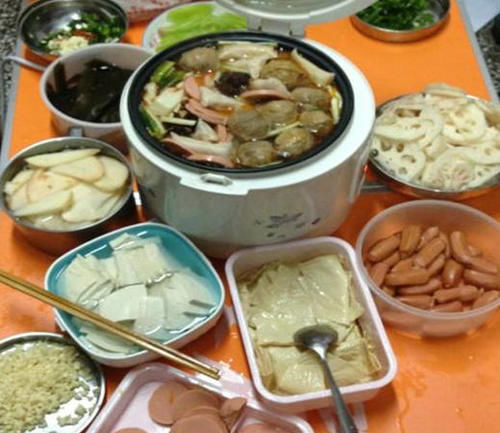  饭锅蒸|宿舍用电饭锅都能做啥？看看下面用电饭锅做的美食，比外卖还好吃