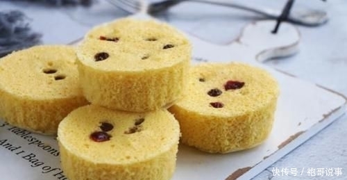  味道|极简版蒸糕，4个鸡蛋1把面粉，不用油上锅蒸，香甜软糯味道好