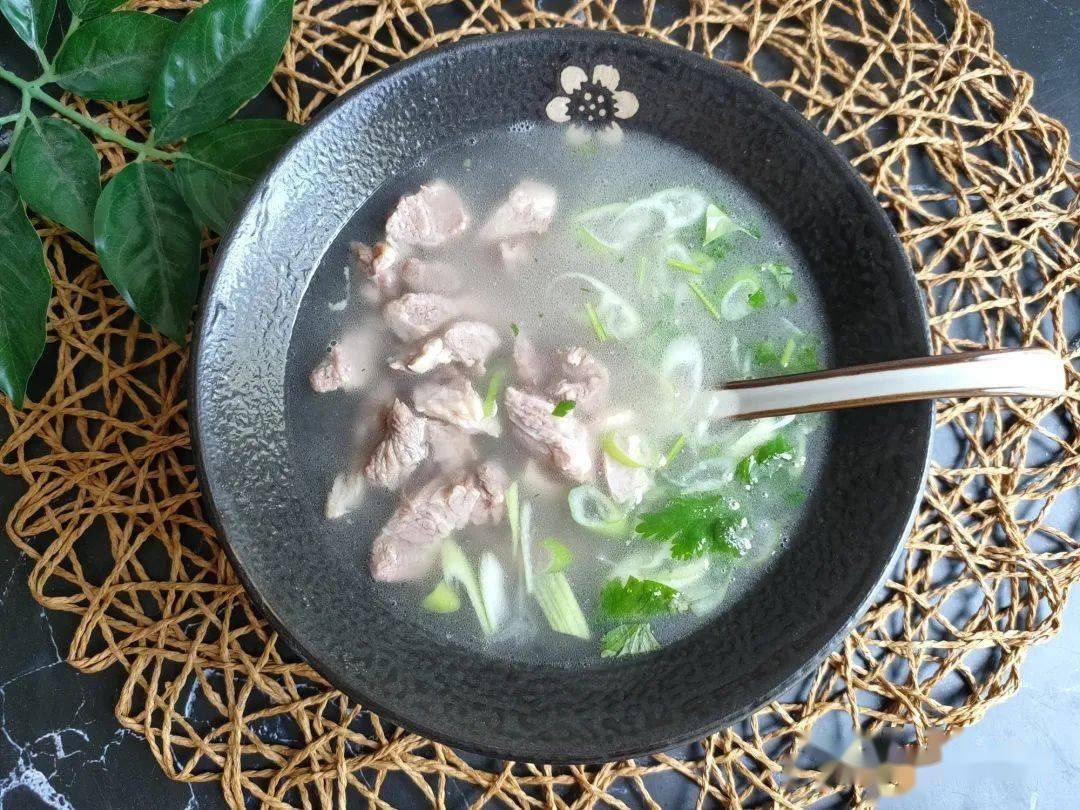 做法|炖羊肉汤，最忌加两味调料，教你正确做法，汤白味鲜无膻味