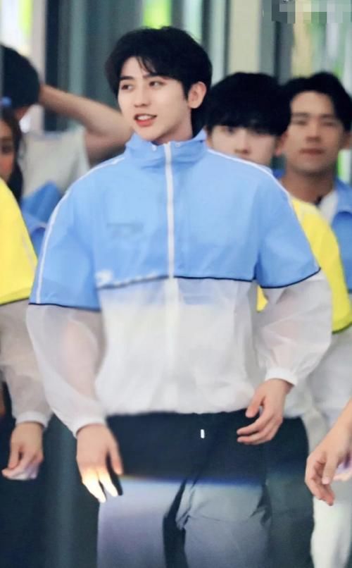  蔡徐坤|陈立农蔡徐坤将同框，何洛洛高考成绩未公布，参加《奔跑吧》状态好