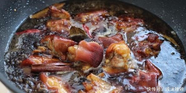 红润|红烧猪蹄,小火慢炖色泽红润又入味,满满胶原蛋白是女生的最爱