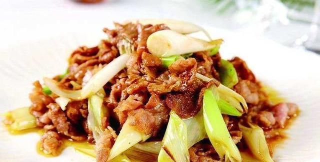  步骤|葱爆肉片，肉片不要直接下锅爆炒。多一道步骤，口味马上不一样