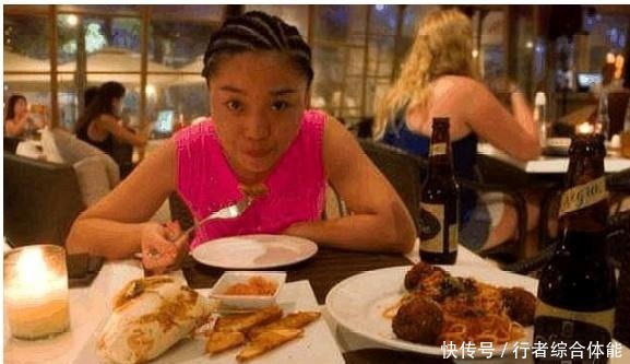 闹笑话|吃牛排前,为何服务员会送你一份面包看完涨知识,否则会闹笑话