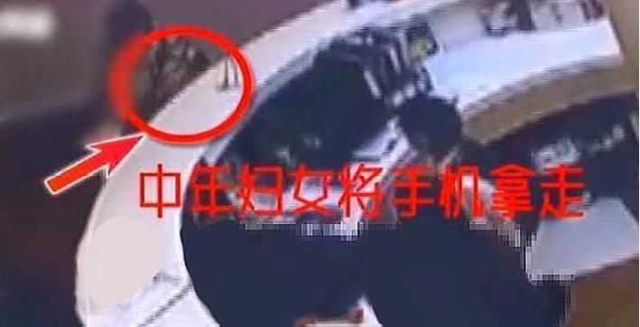  楼服务台|女子手机被人拿走，称“里面照片没脸见人”，希望叔叔把手机还我！