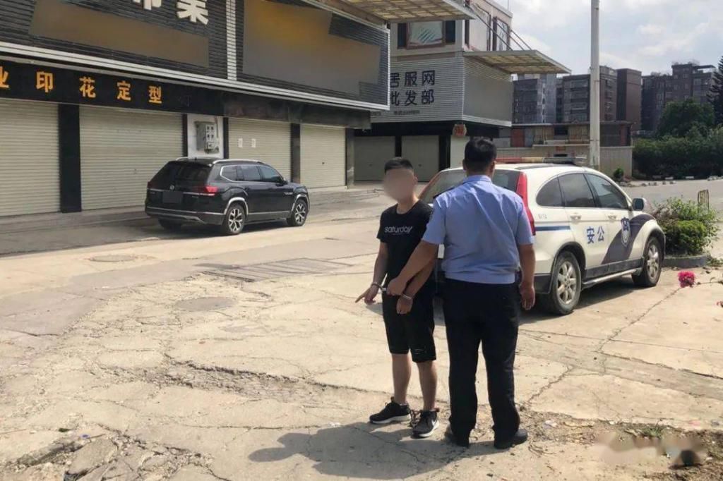 抢劫|社会| 潮汕某小区业主在地下停车场被一男子持刀抢劫6.8万元